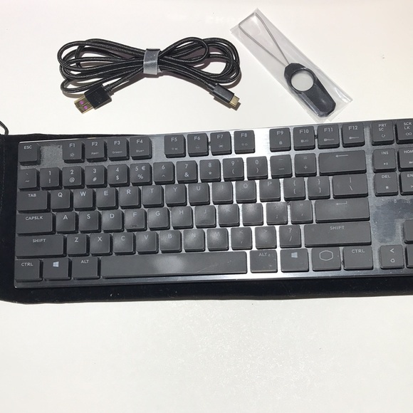 Cooler Master SK650 Mechanical Keyboard with Cherry MX Low Profile - Picture 6 of 8